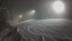 Prostřední část sjezdovky a snowpark