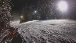 Prostřední část sjezdovky a snowpark