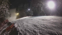 Prostřední část sjezdovky a snowpark