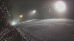 Prostřední část sjezdovky a snowpark