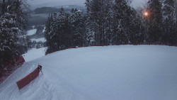 Prostřední část sjezdovky a snowpark