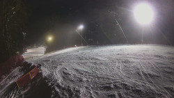 Prostřední část sjezdovky a snowpark