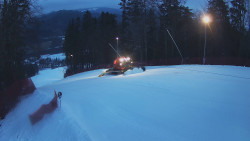 Prostřední část sjezdovky a snowpark