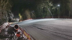 Prostřední část sjezdovky a snowpark