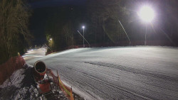 Prostřední část sjezdovky a snowpark