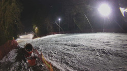 Prostřední část sjezdovky a snowpark