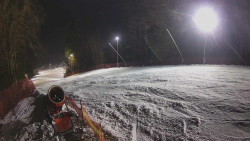 Prostřední část sjezdovky a snowpark