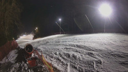 Prostřední část sjezdovky a snowpark