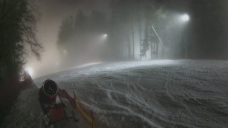 Prostřední část sjezdovky a snowpark