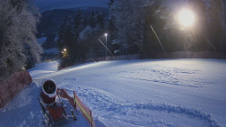 Prostřední část sjezdovky a snowpark