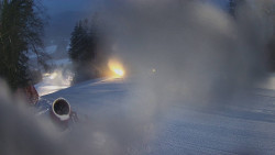 Prostřední část sjezdovky a snowpark
