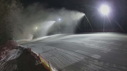 Prostřední část sjezdovky a snowpark