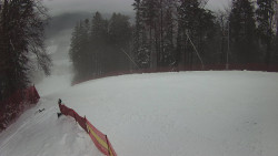 Prostřední část sjezdovky a snowpark