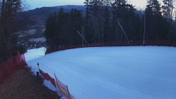 Prostřední část sjezdovky a snowpark