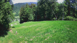 Prostřední část sjezdovky a snowpark
