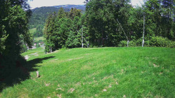Prostřední část sjezdovky a snowpark