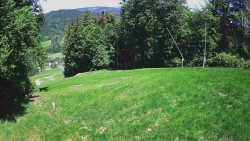 Prostřední část sjezdovky a snowpark