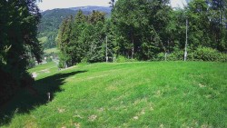 Prostřední část sjezdovky a snowpark