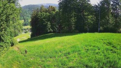Prostřední část sjezdovky a snowpark