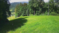 Prostřední část sjezdovky a snowpark