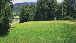 Prostřední část sjezdovky a snowpark