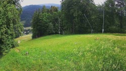 Prostřední část sjezdovky a snowpark