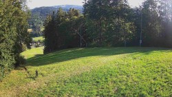 Mittlerer Teil der Skipiste und Snowpark