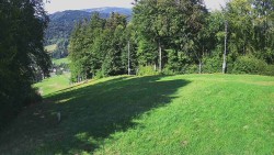 Prostřední část sjezdovky a snowpark