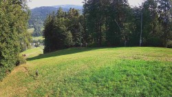 Prostřední část sjezdovky a snowpark