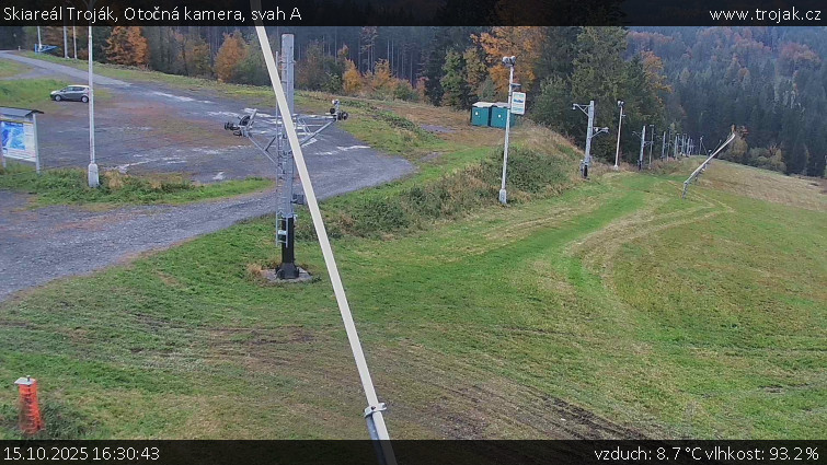 Skiareál Troják - Otočná kamera, svah A - 15.10.2025 v 16:30 Skiareál Troják - Otočná kamera, svah A - 15.10.2025 v 16:30