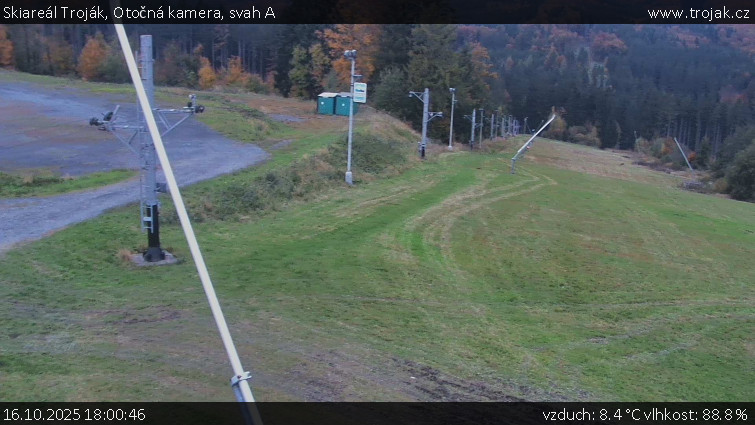 Skiareál Troják - Otočná kamera, svah A - 16.10.2025 v 18:00 Skiareál Troják - Otočná kamera, svah A - 16.10.2025 v 18:00