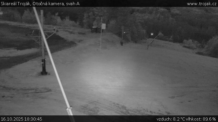 Skiareál Troják - Otočná kamera, svah A - 16.10.2025 v 18:30 Skiareál Troják - Otočná kamera, svah A - 16.10.2025 v 18:30