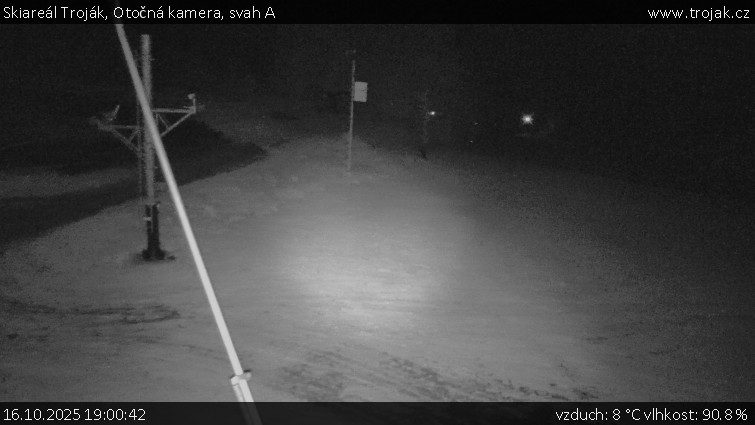 Skiareál Troják - Otočná kamera, svah A - 16.10.2025 v 19:00 Skiareál Troják - Otočná kamera, svah A - 16.10.2025 v 19:00