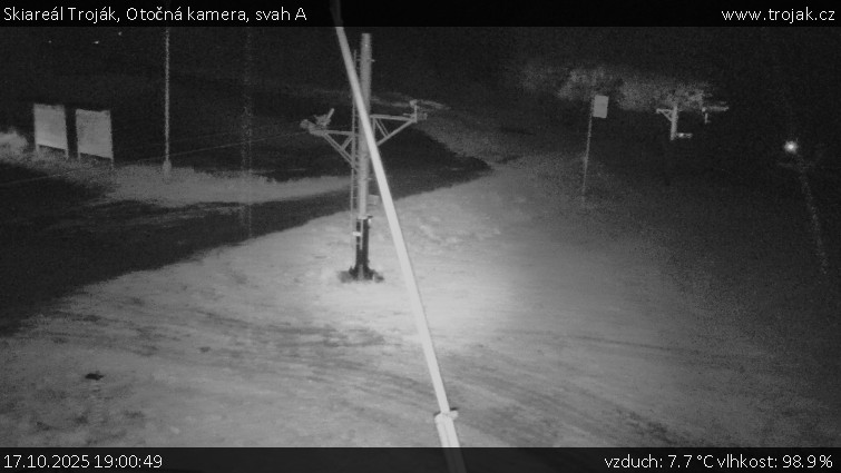 Skiareál Troják - Otočná kamera, svah A - 17.10.2025 v 19:00 Skiareál Troják - Otočná kamera, svah A - 17.10.2025 v 19:00
