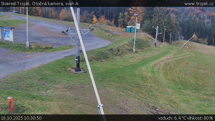 Skiareál Troják - Otočná kamera, svah A - 18.10.2025 v 10:30 Skiareál Troják - Otočná kamera, svah A - 18.10.2025 v 10:30
