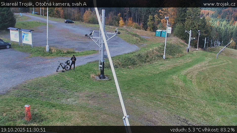 Skiareál Troják - Otočná kamera, svah A - 19.10.2025 v 11:30 Skiareál Troják - Otočná kamera, svah A - 19.10.2025 v 11:30