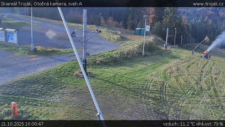 Skiareál Troják - Otočná kamera, svah A - 21.10.2025 v 16:00 Skiareál Troják - Otočná kamera, svah A - 21.10.2025 v 16:00