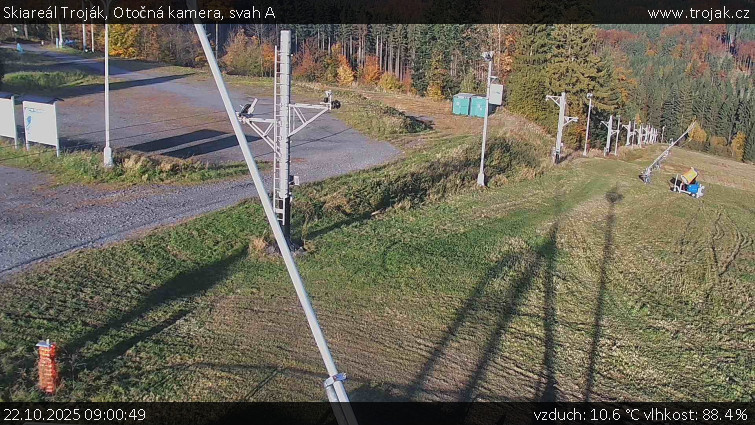 Skiareál Troják - Otočná kamera, svah A - 22.10.2025 v 09:00 Skiareál Troják - Otočná kamera, svah A - 22.10.2025 v 09:00