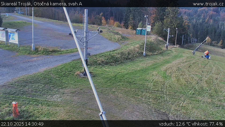Skiareál Troják - Otočná kamera, svah A - 22.10.2025 v 14:30 Skiareál Troják - Otočná kamera, svah A - 22.10.2025 v 14:30
