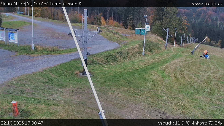 Skiareál Troják - Otočná kamera, svah A - 22.10.2025 v 17:00 Skiareál Troják - Otočná kamera, svah A - 22.10.2025 v 17:00
