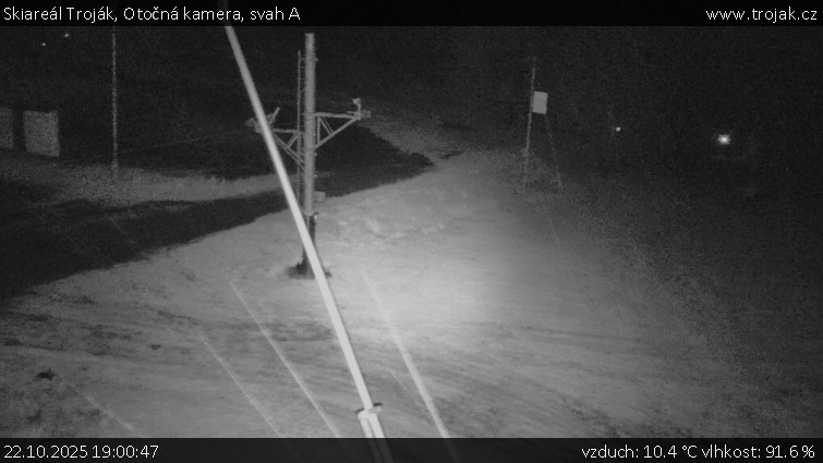 Skiareál Troják - Otočná kamera, svah A - 22.10.2025 v 19:00 Skiareál Troják - Otočná kamera, svah A - 22.10.2025 v 19:00