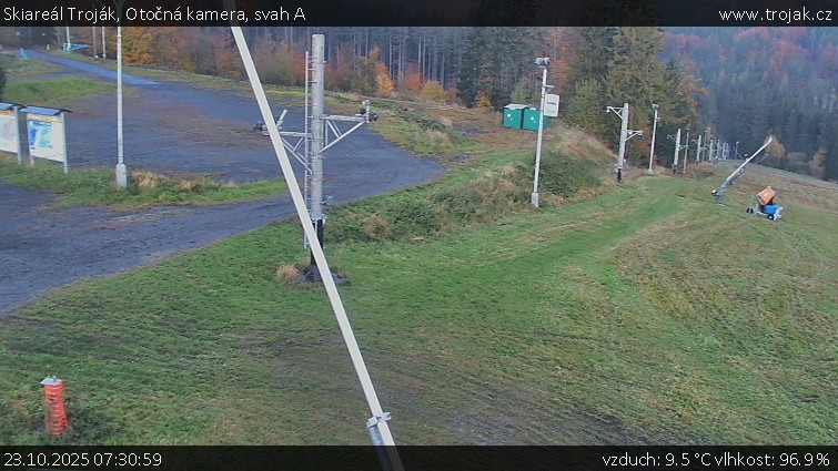 Skiareál Troják - Otočná kamera, svah A - 23.10.2025 v 07:30 Skiareál Troják - Otočná kamera, svah A - 23.10.2025 v 07:30