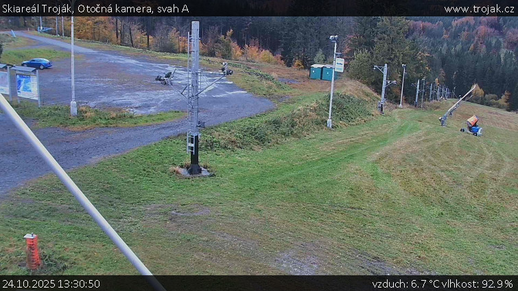 Skiareál Troják - Otočná kamera, svah A - 24.10.2025 v 13:30 Skiareál Troják - Otočná kamera, svah A - 24.10.2025 v 13:30