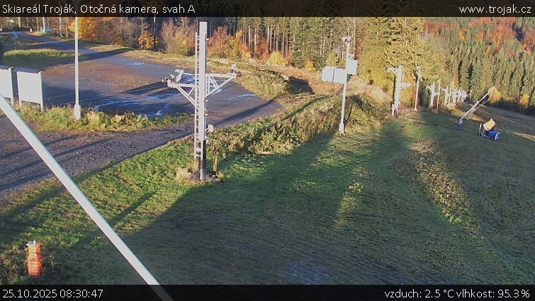 Skiareál Troják - Otočná kamera, svah A - 25.10.2025 v 08:30 Skiareál Troják - Otočná kamera, svah A - 25.10.2025 v 08:30
