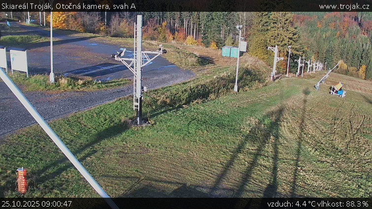 Skiareál Troják - Otočná kamera, svah A - 25.10.2025 v 09:00 Skiareál Troják - Otočná kamera, svah A - 25.10.2025 v 09:00