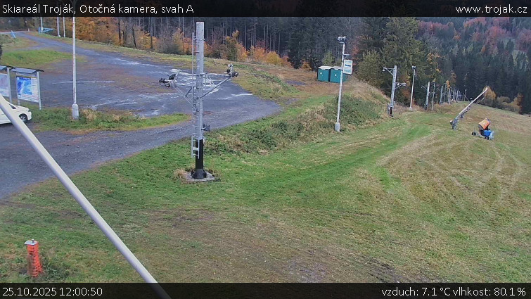 Skiareál Troják - Otočná kamera, svah A - 25.10.2025 v 12:00 Skiareál Troják - Otočná kamera, svah A - 25.10.2025 v 12:00