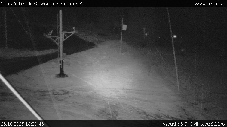 Skiareál Troják - Otočná kamera, svah A - 25.10.2025 v 18:30 Skiareál Troják - Otočná kamera, svah A - 25.10.2025 v 18:30