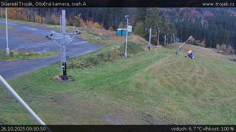 Skiareál Troják - Otočná kamera, svah A - 26.10.2025 v 09:30 Skiareál Troják - Otočná kamera, svah A - 26.10.2025 v 09:30