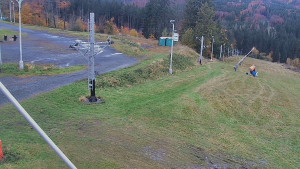 Skiareál Troják - Otočná kamera, svah A - 26.10.2025 v 10:00 Skiareál Troják - Otočná kamera, svah A - 26.10.2025 v 10:00