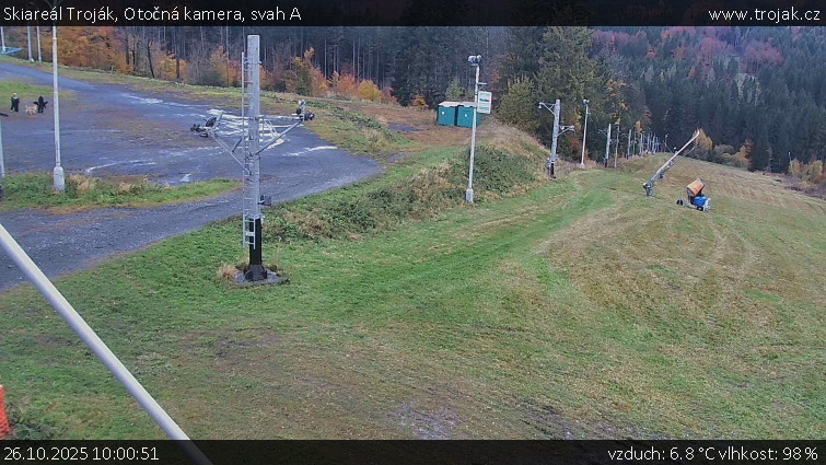 Skiareál Troják - Otočná kamera, svah A - 26.10.2025 v 10:00 Skiareál Troják - Otočná kamera, svah A - 26.10.2025 v 10:00